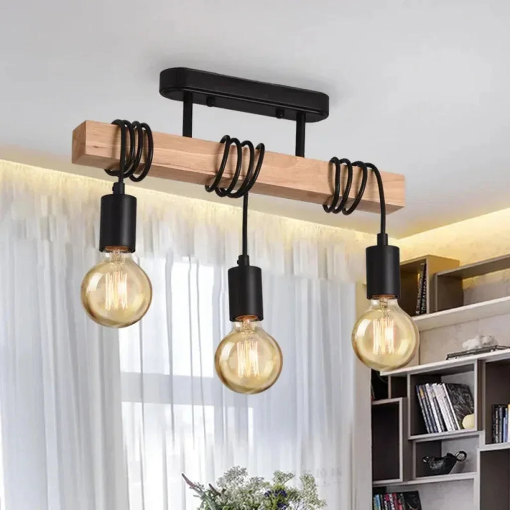 Plafonnier poutre en bois à ampoules Edison devant une fenêtre
