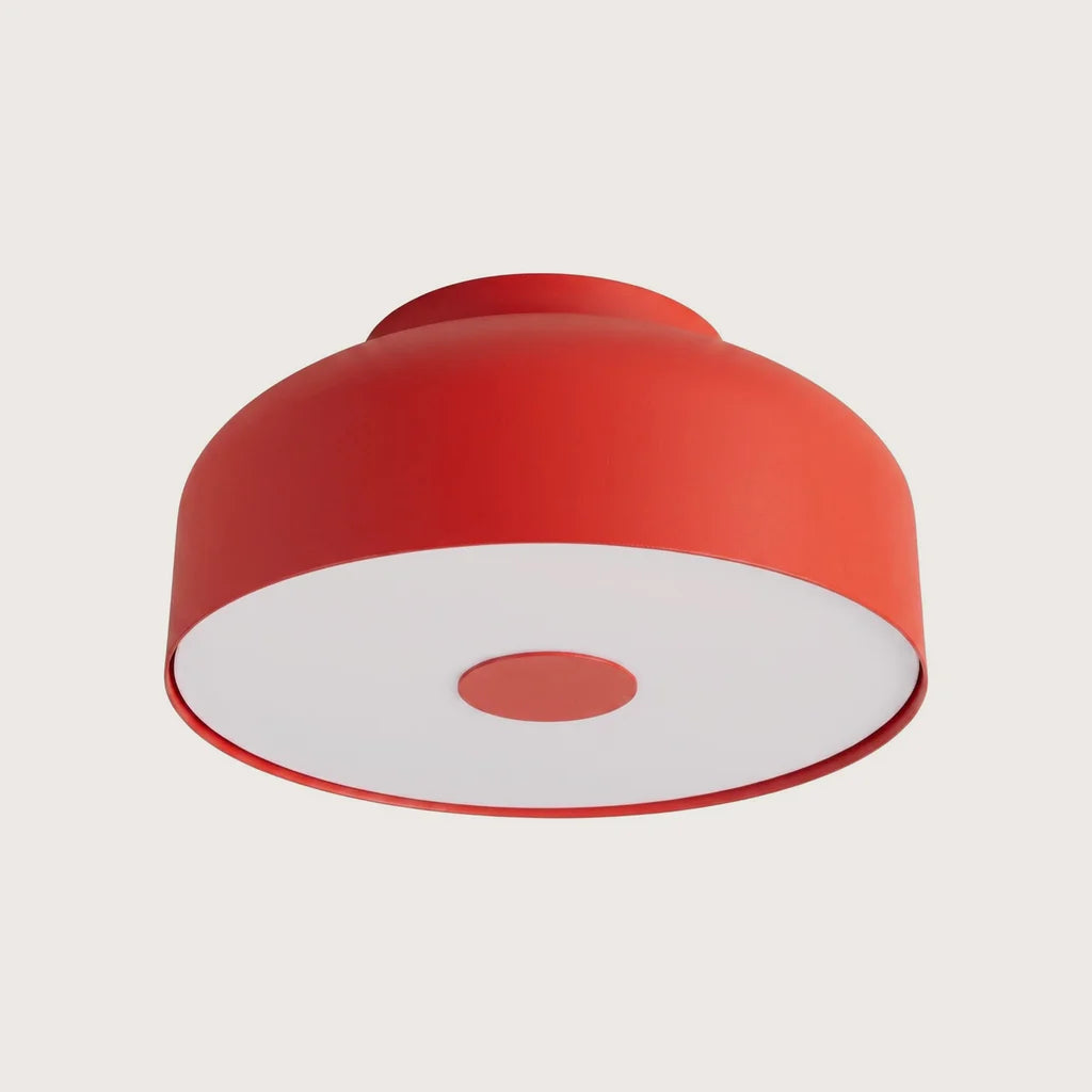 Plafonnier rond arrondi à diffuseur laiteux, coloris rouge