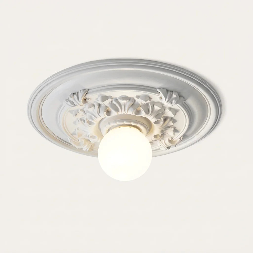 Plafonnier à rosace baroque blanche et globe opalin (A)