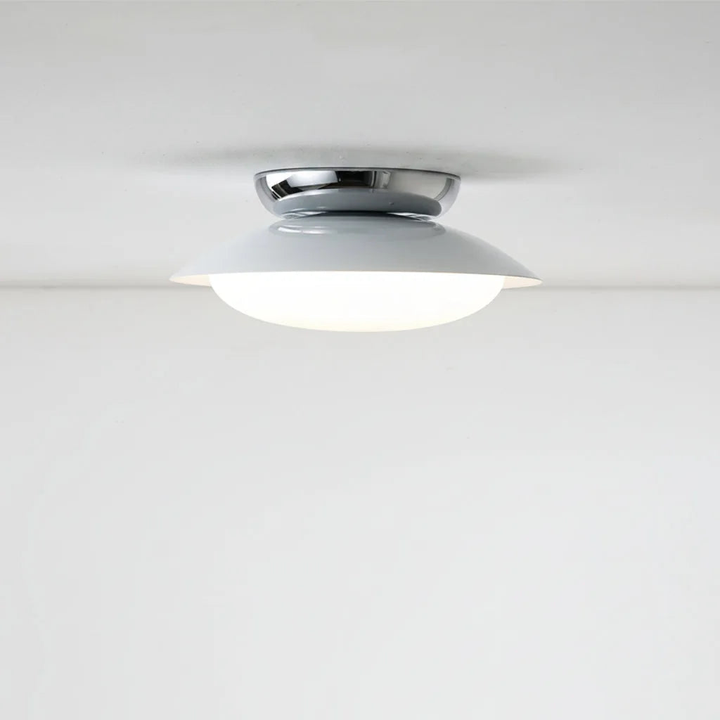 Plafonnier soucoupe à rosace chromée au plafond