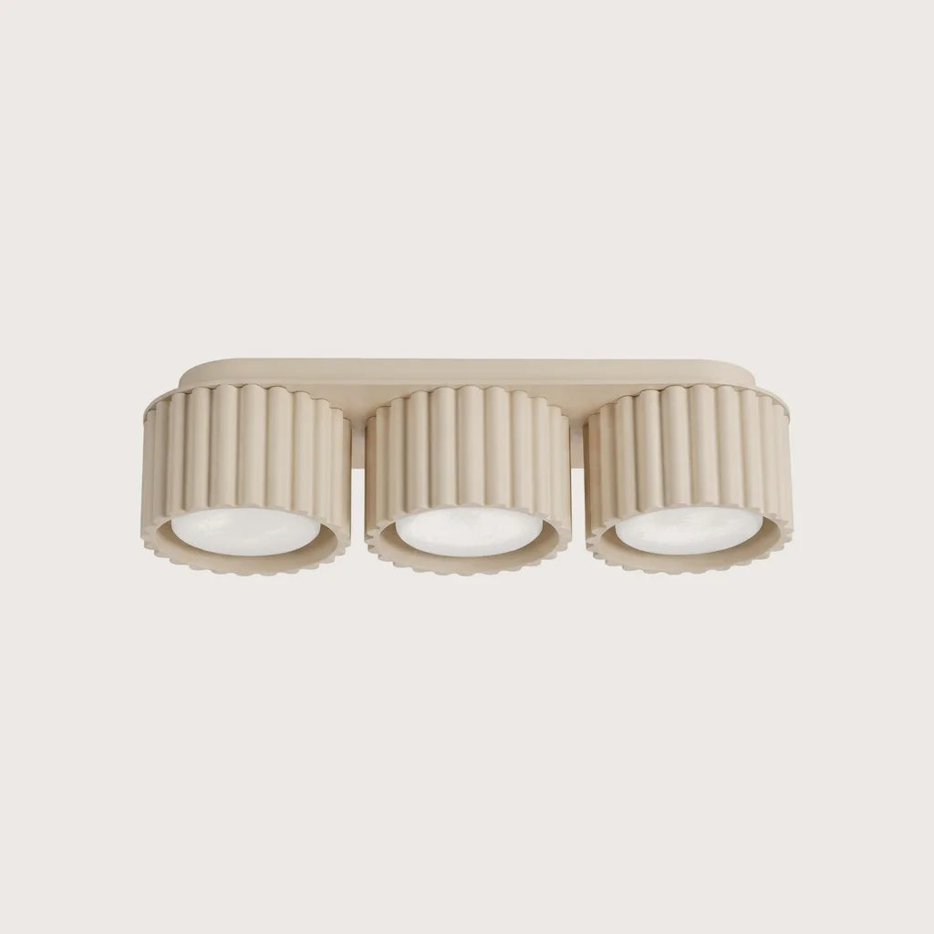 Plafonnier spots cylindres cannelés, coloris beige (3 lumières – GX53)