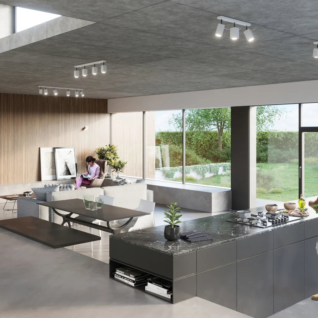 Plafonnier spots orientables carrés dans une cuisine