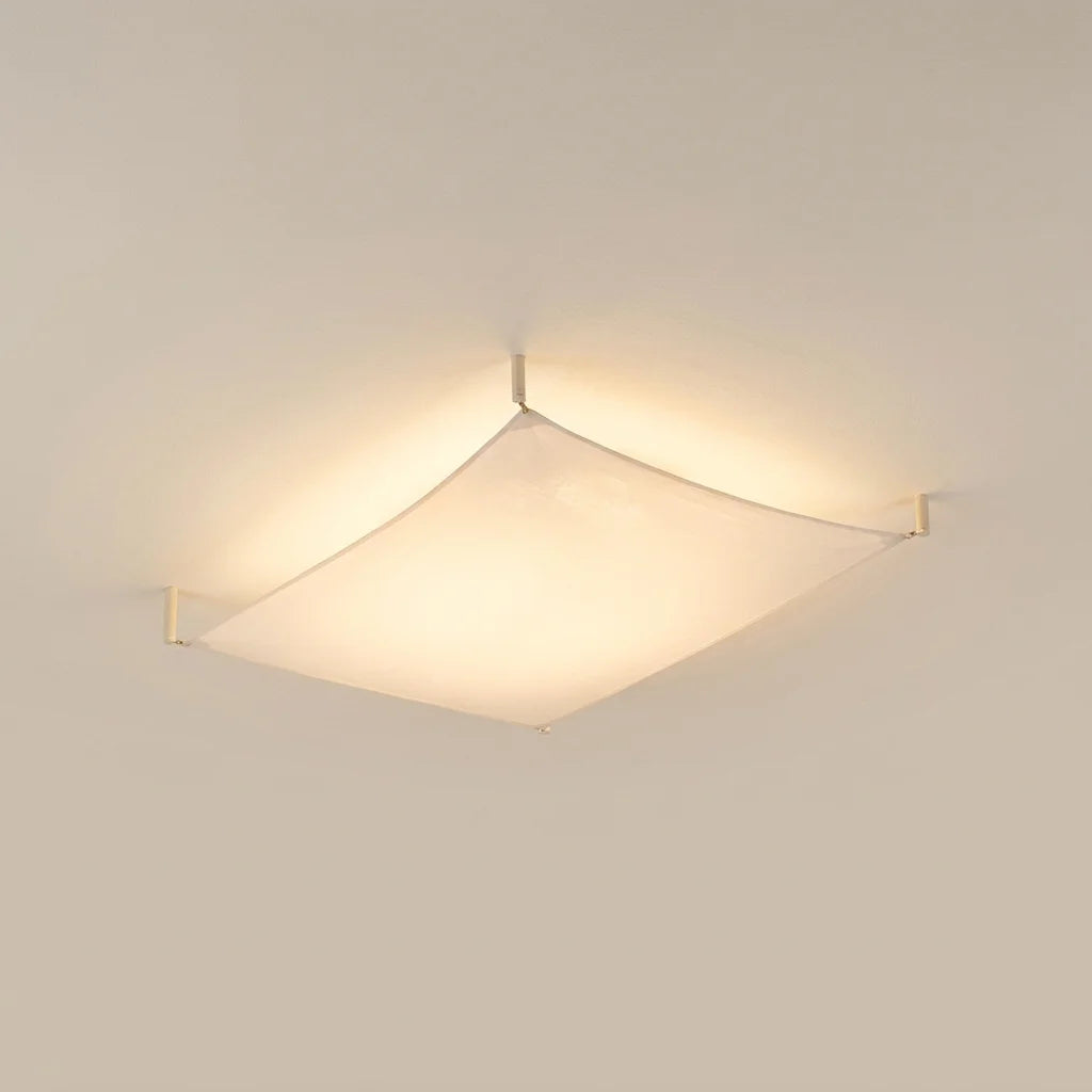Plafonnier voile en tissu blanc allumé