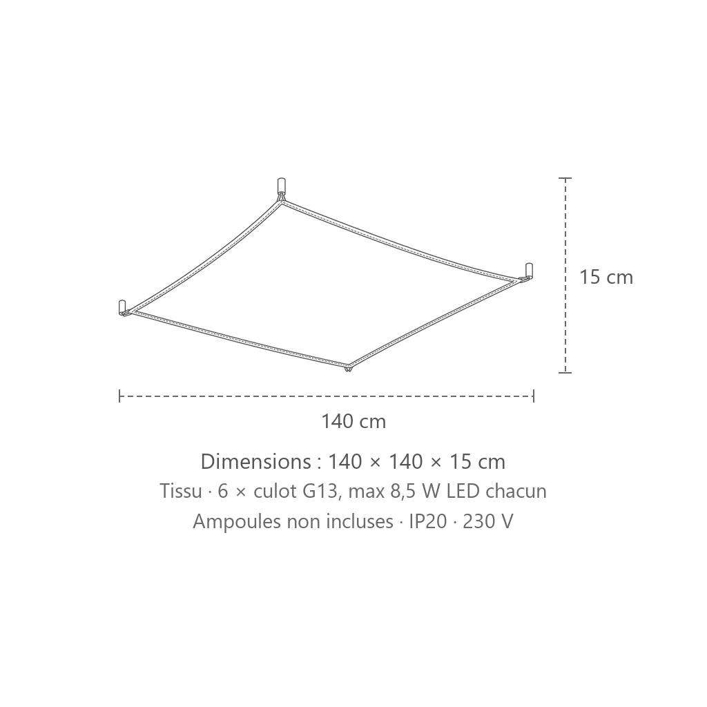 Dimensions : plafonnier voile en tissu blanc (140 × 140 cm – 6 tubes), 140 × 140 × 15 cm