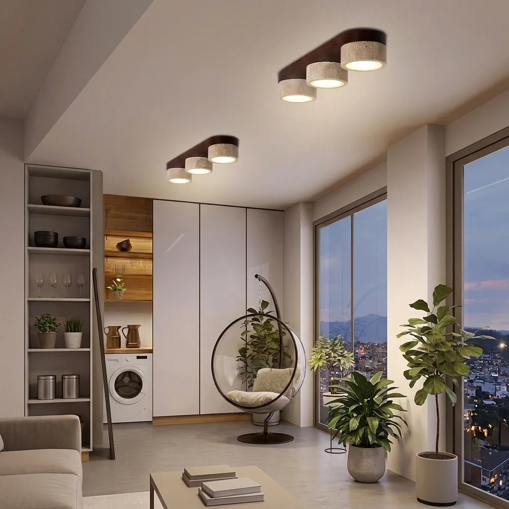 Rampes de spots travertin et noyer dans un salon panoramique