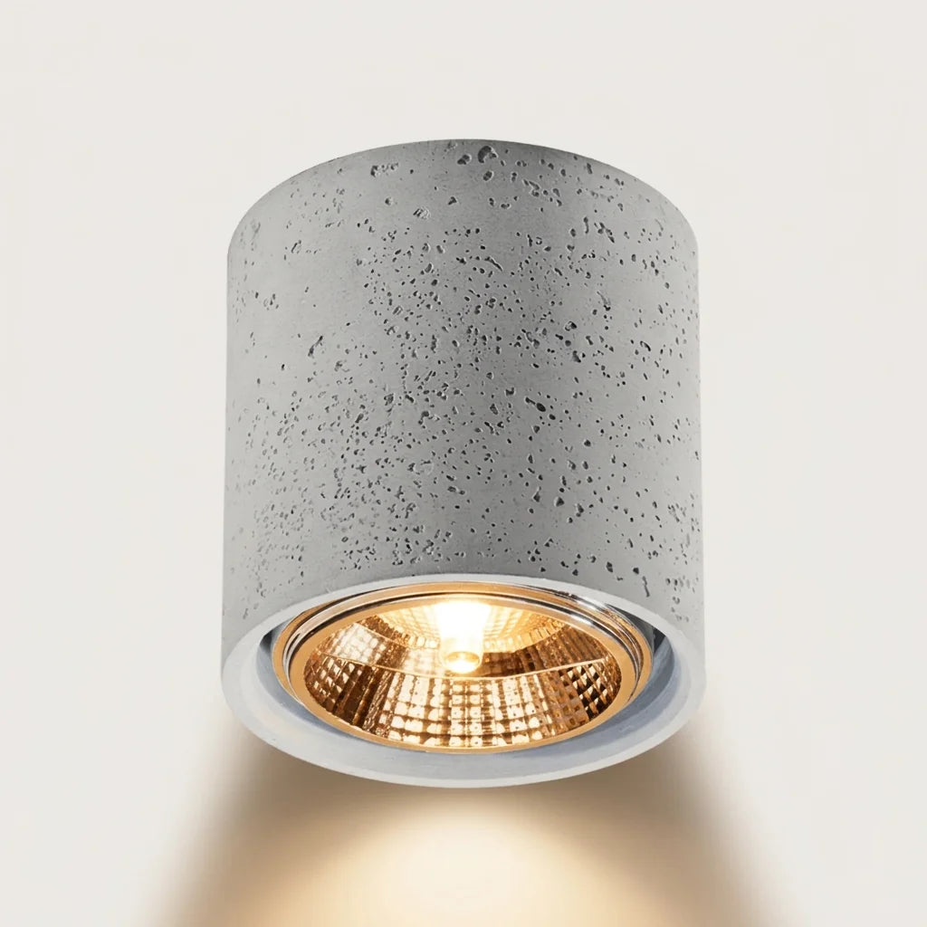 Spot plafond cylindre en béton ø 14 cm allumé