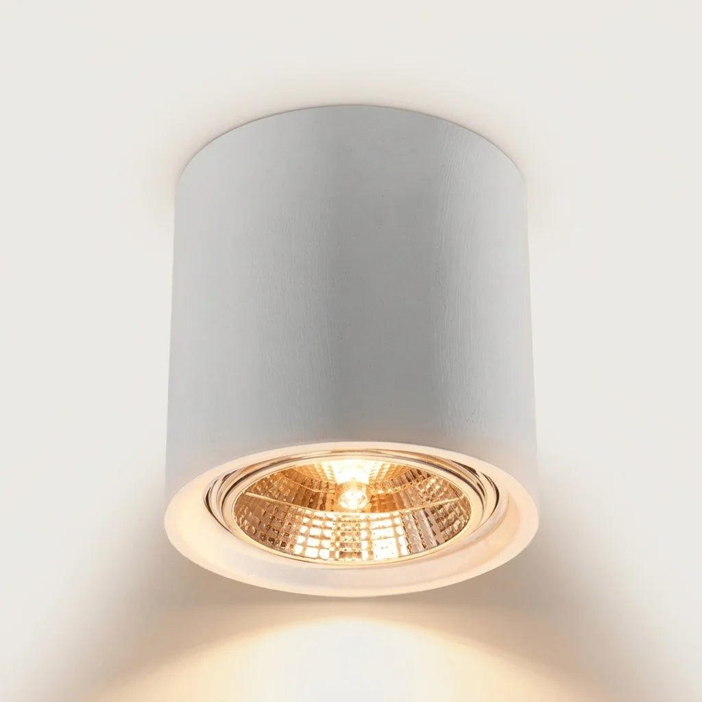 Spot plafond cylindre en céramique blanche allumé