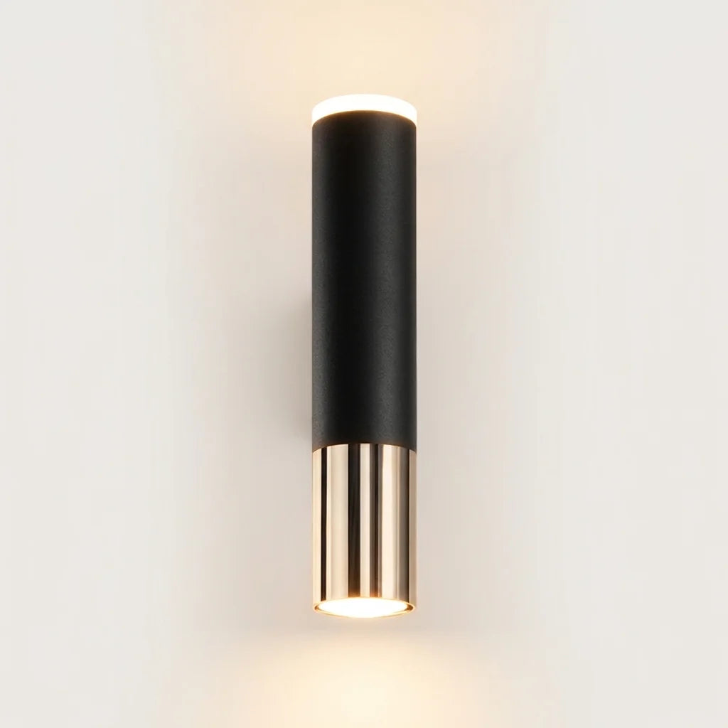 Spot plafond tube noir et métal allumé
