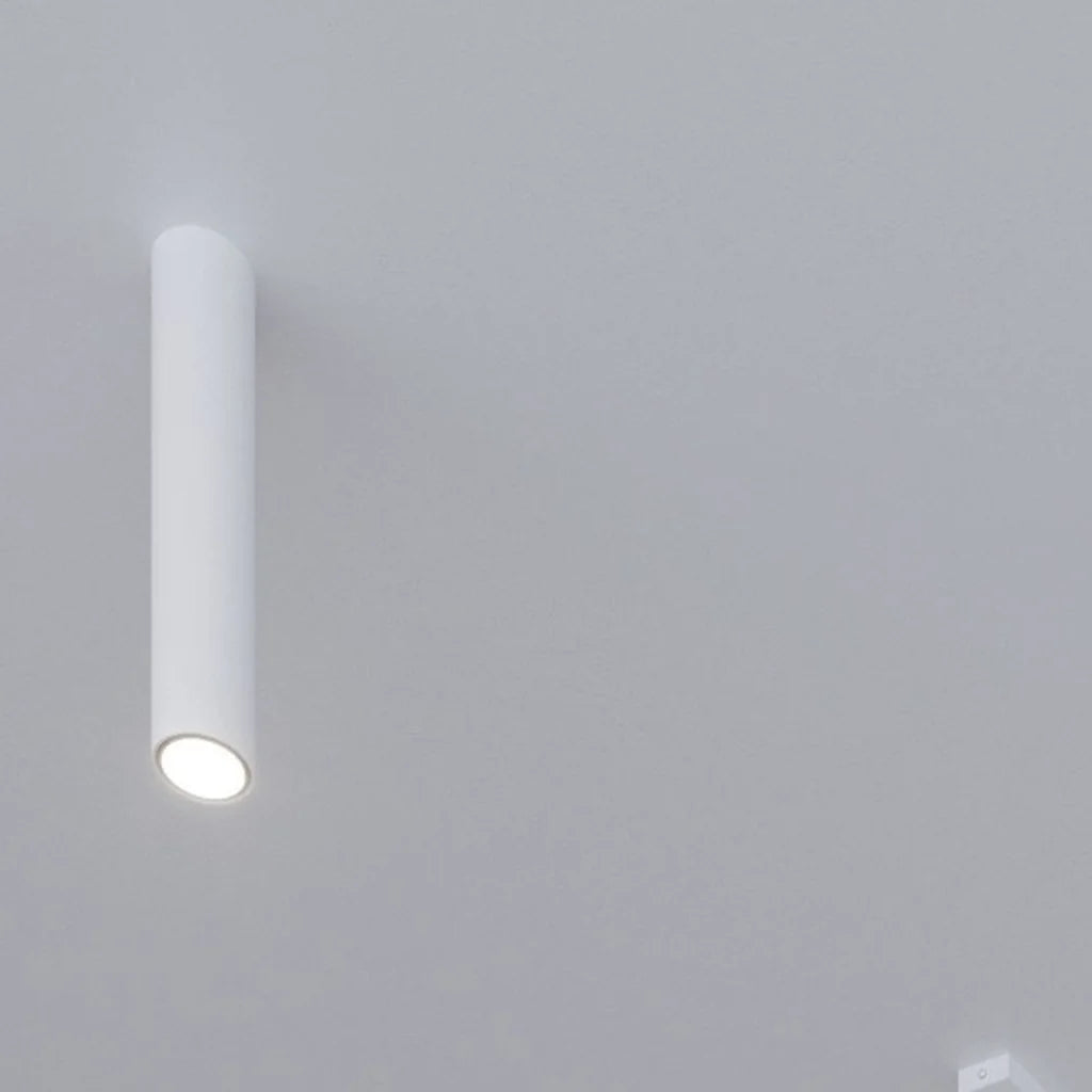 Spot plafond tube en saillie dans une cuisine