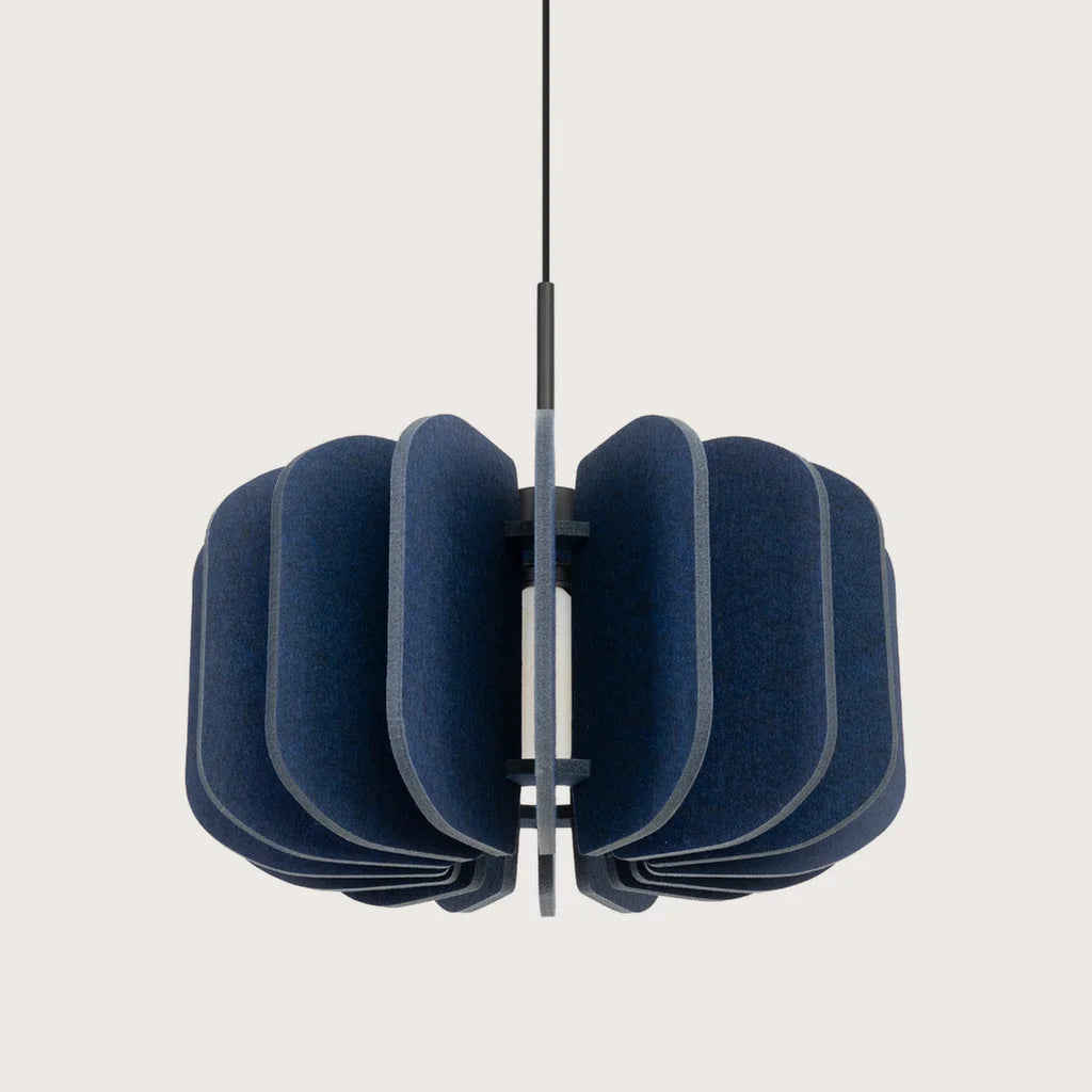 Suspension abat-jour en feutre à lamelles, coloris bleu marine et noir (Ø 45 cm)
