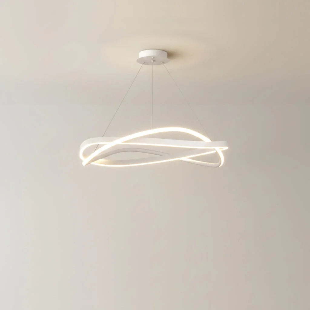 Suspension anneau LED blanche dans une pièce aux murs beiges