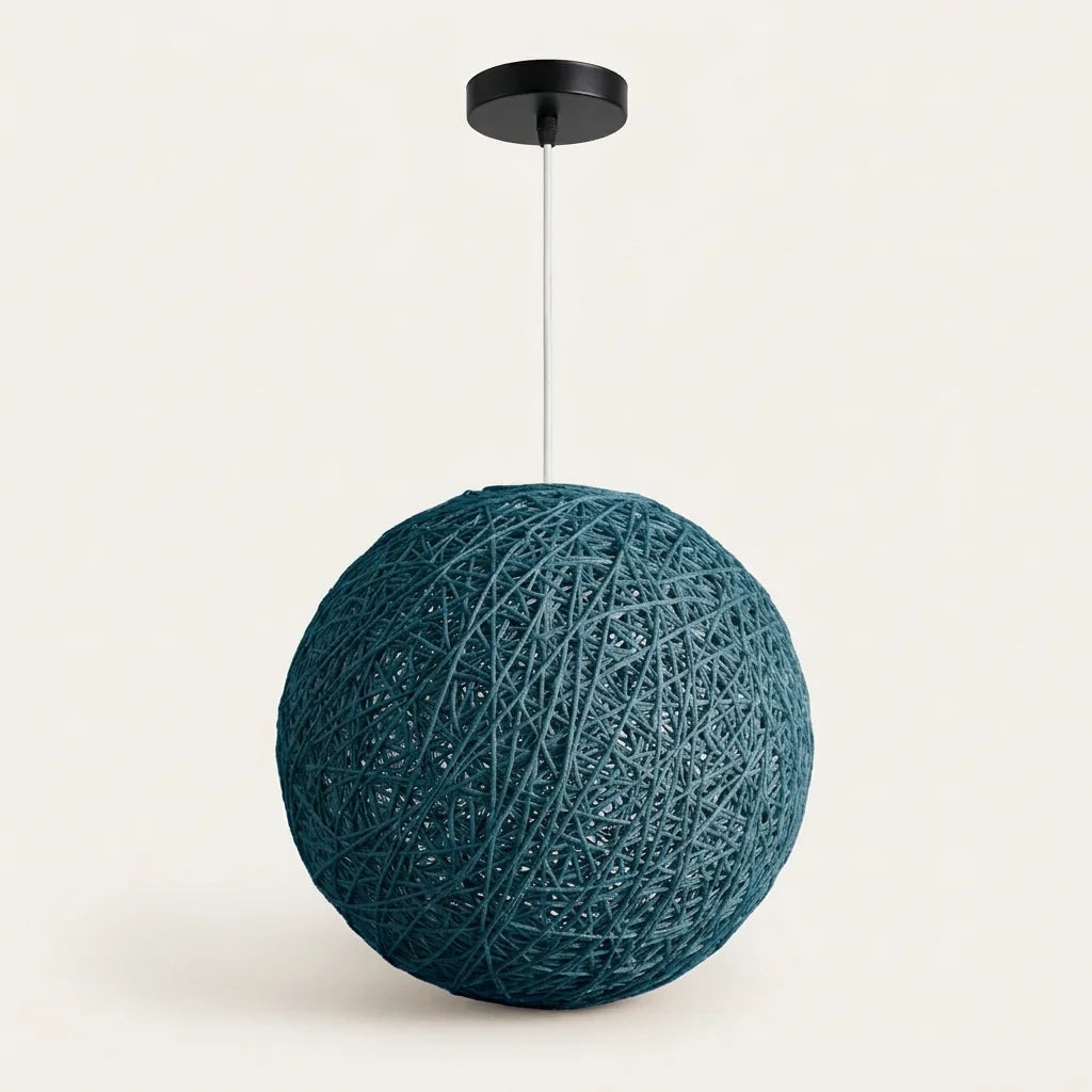 Suspension boule en rotin tressé bleu pétrole