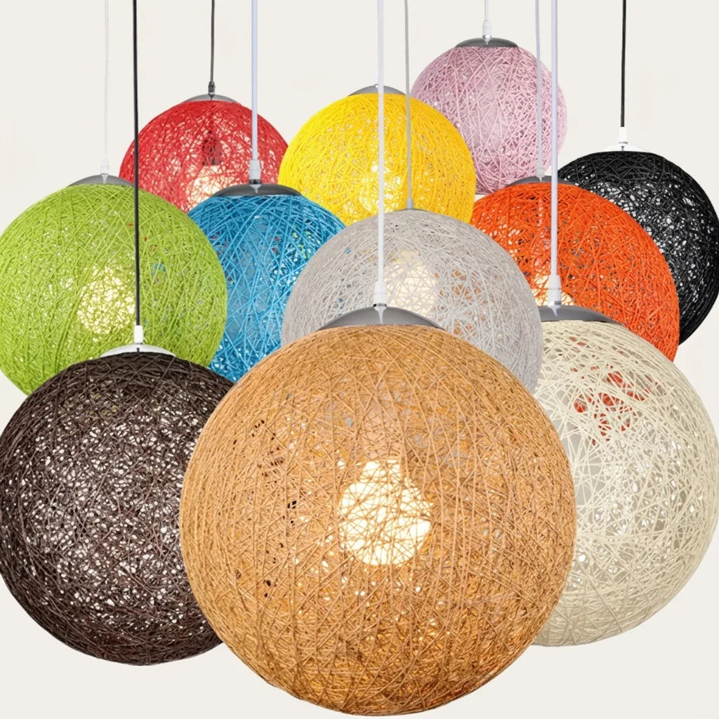 Grappe de suspensions boules en rotin de toutes les couleurs