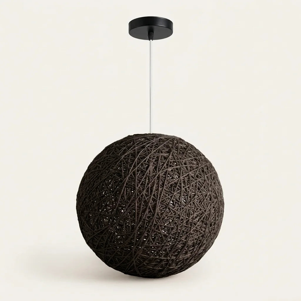 Suspension boule en rotin tressé noir