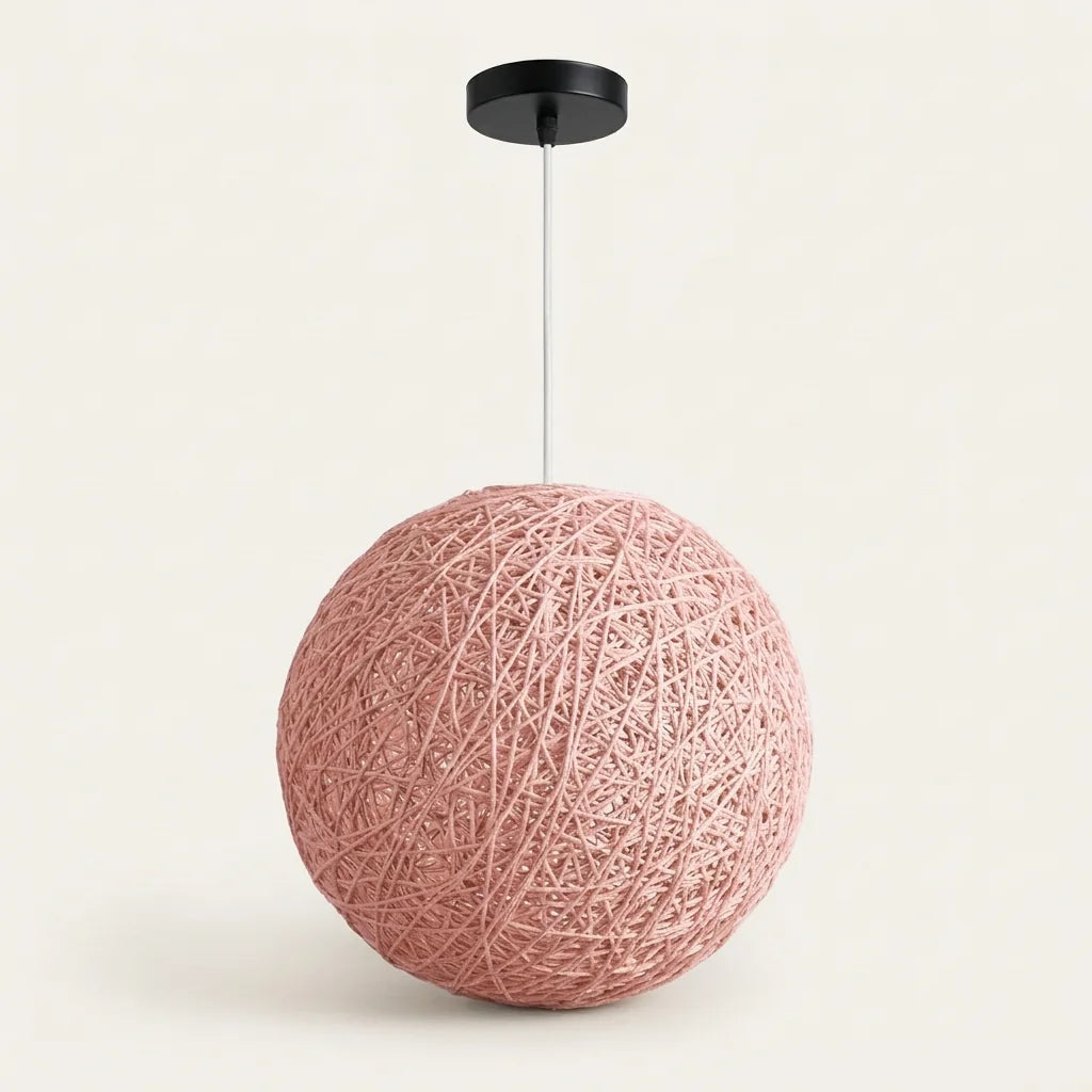 Suspension boule en rotin tressé rose