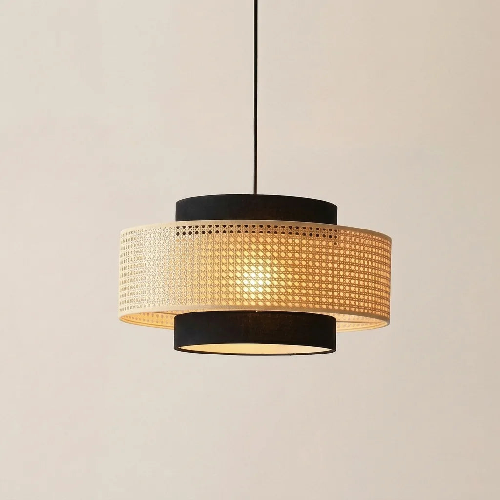 Suspension tambour en cannage avec tissu noir