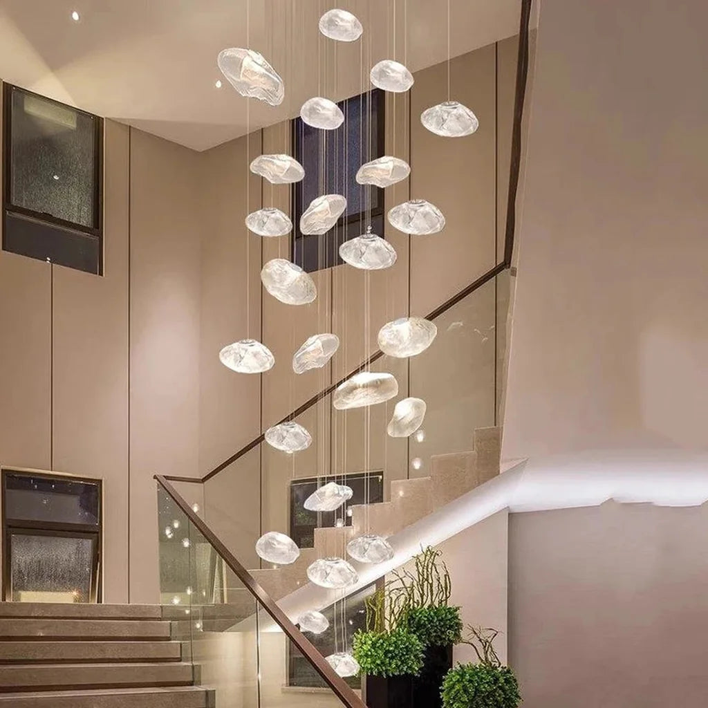 Grande suspension cascade dans un espace en double hauteur