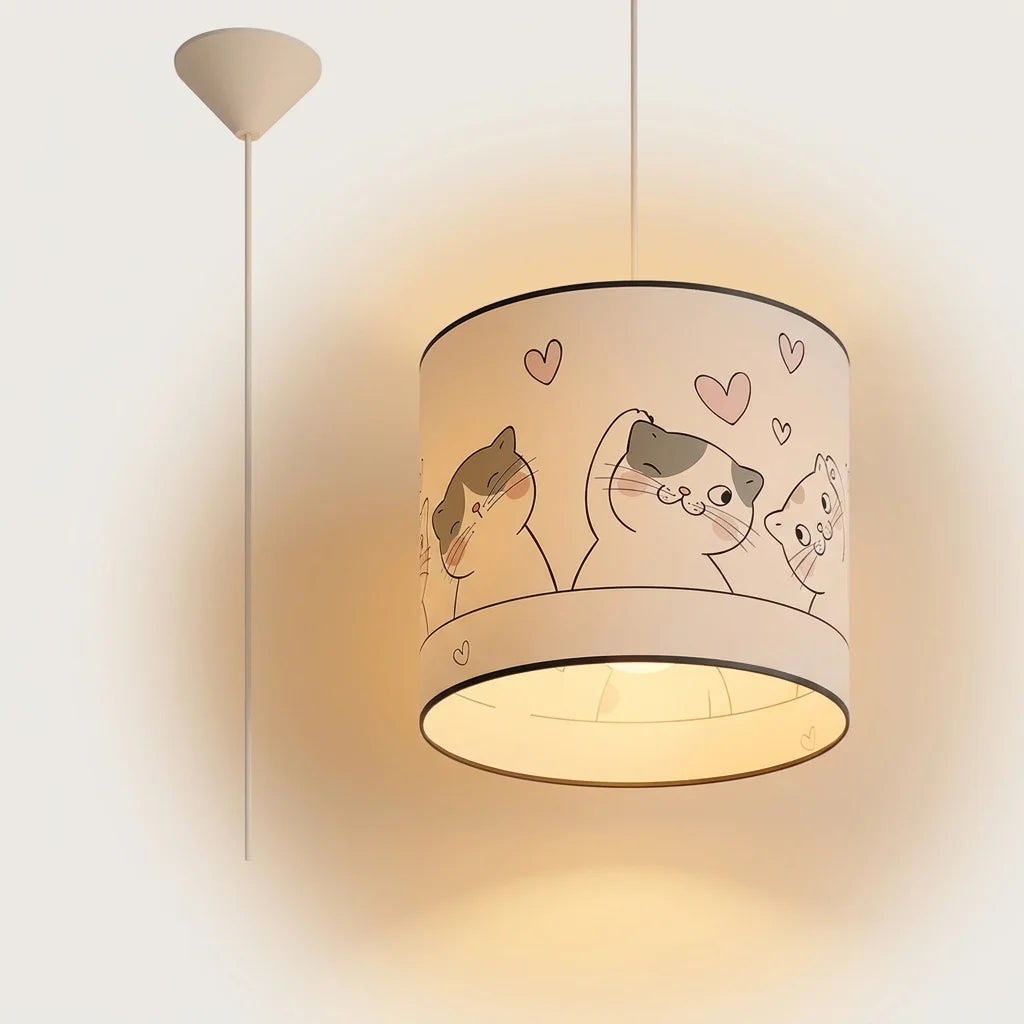 Suspension chambre d’enfant motif chatons allumée
