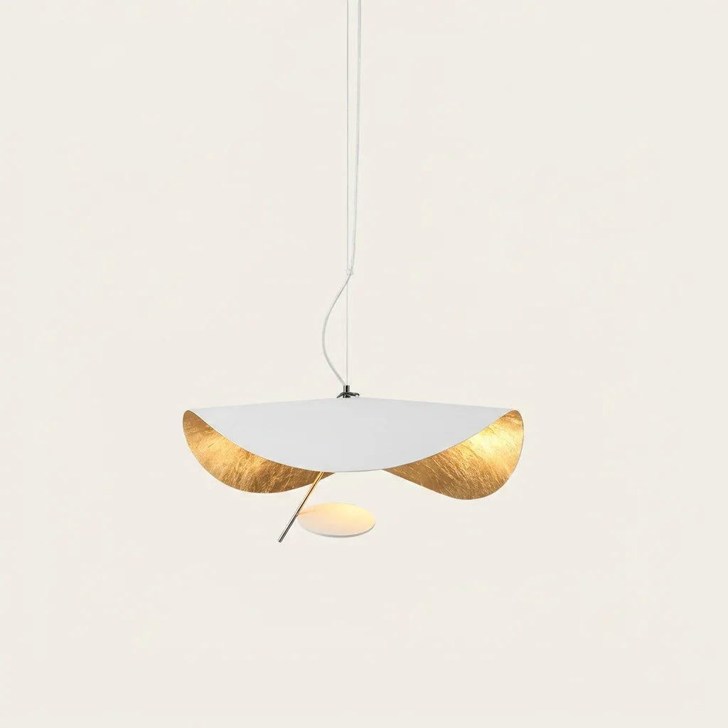 Suspension chapeau blanche à intérieur feuille d’or