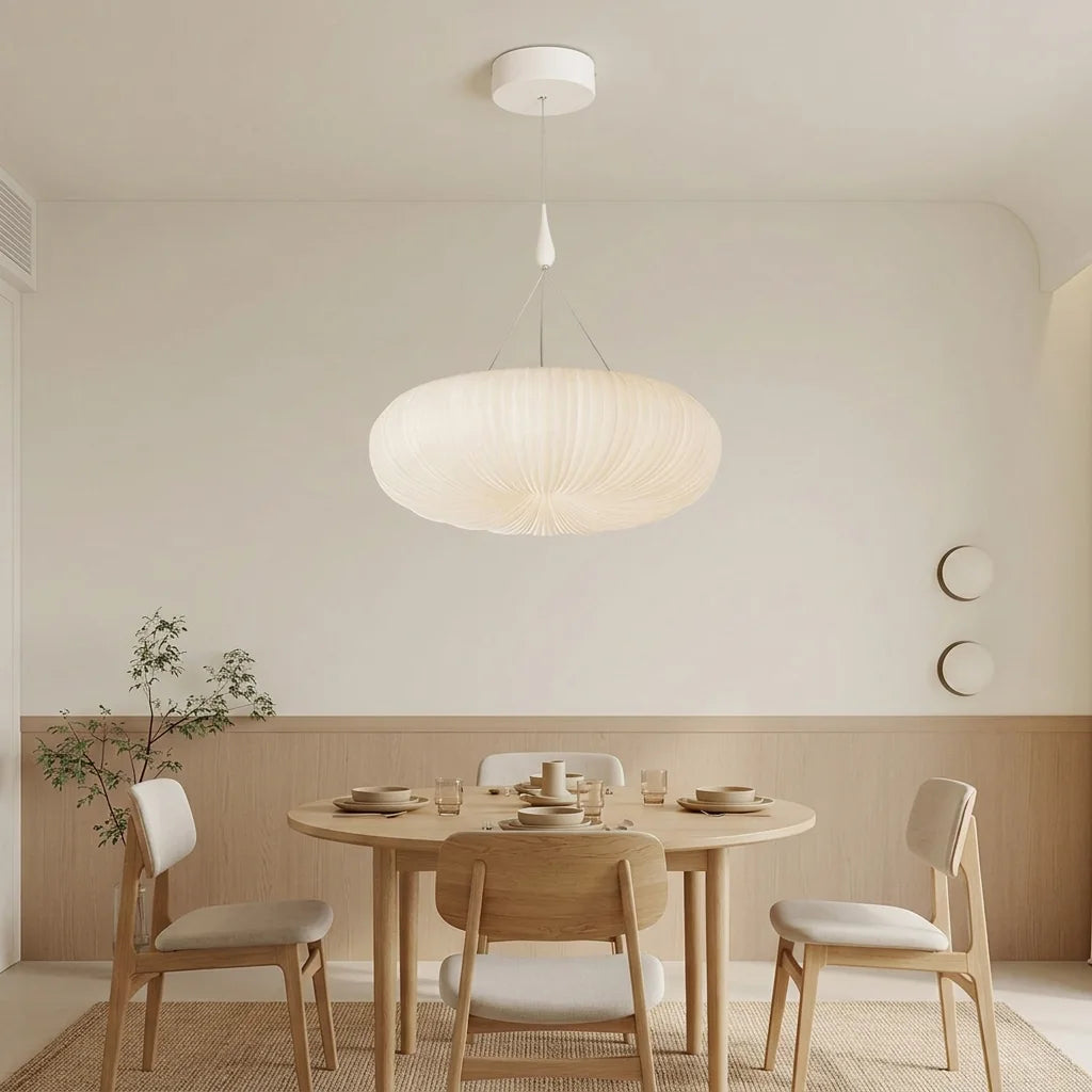 Suspension citrouille au-dessus d’une table ronde
