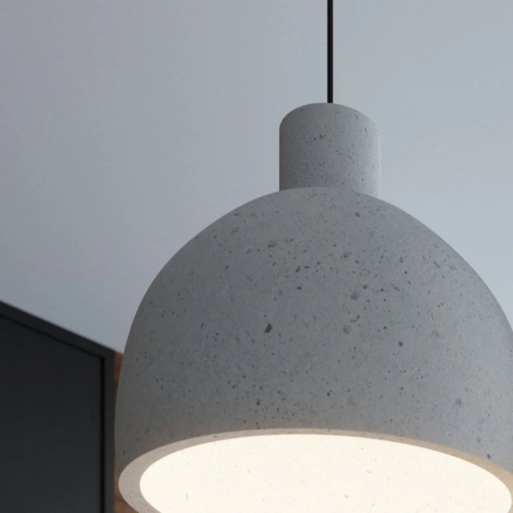 Suspension cloche en béton gris dans une cuisine