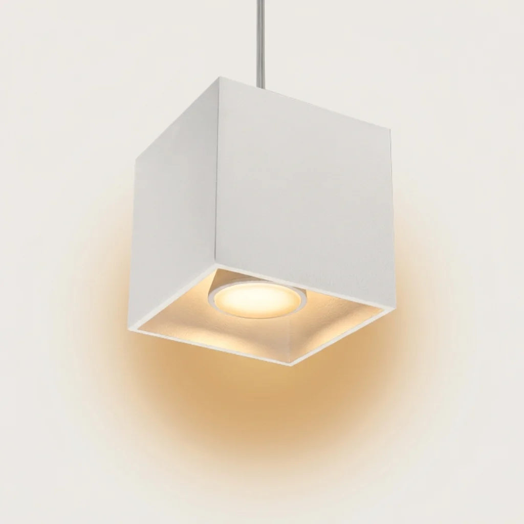 Suspension cube minimaliste en aluminium allumée