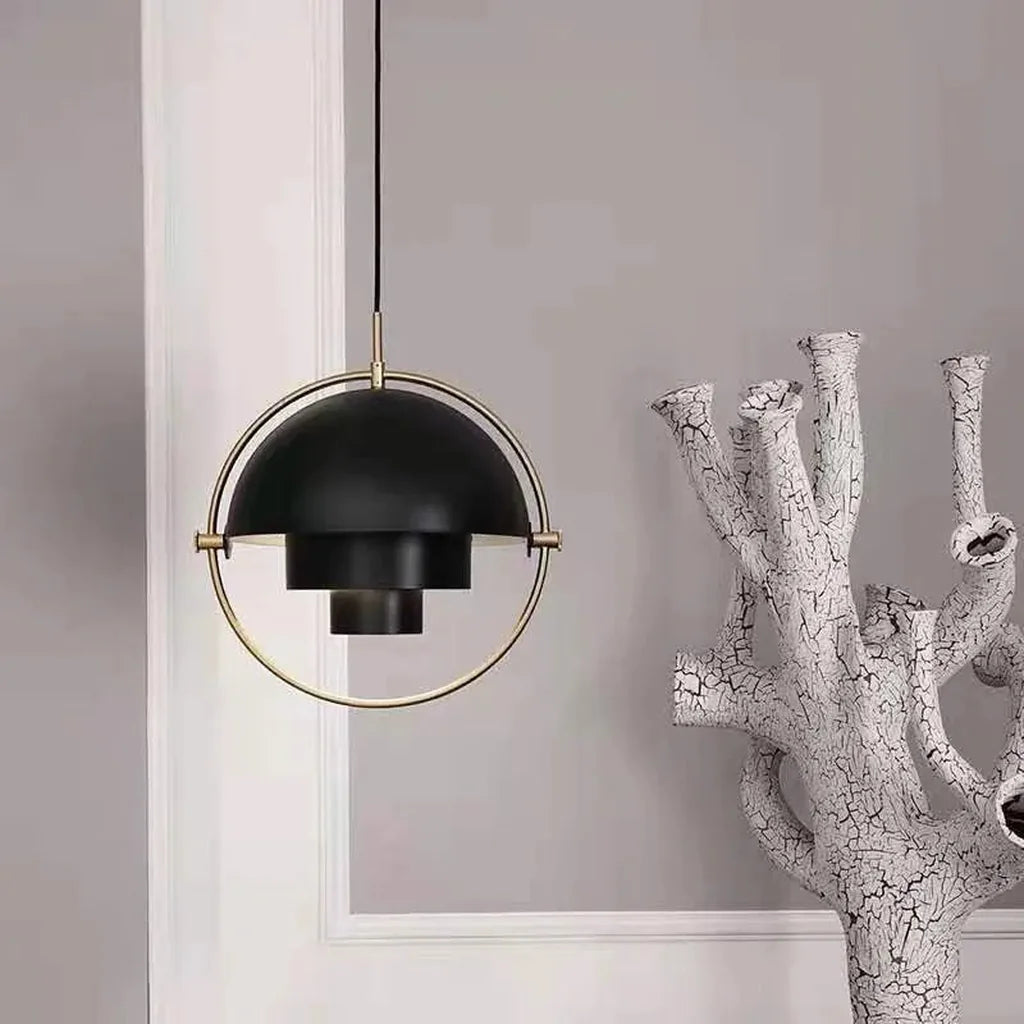 Suspension noire à demi-sphères dans un intérieur élégant