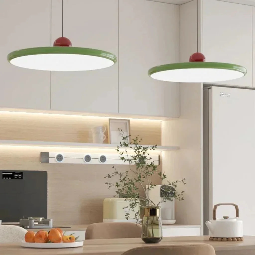 Suspensions disque vertes dans une cuisine