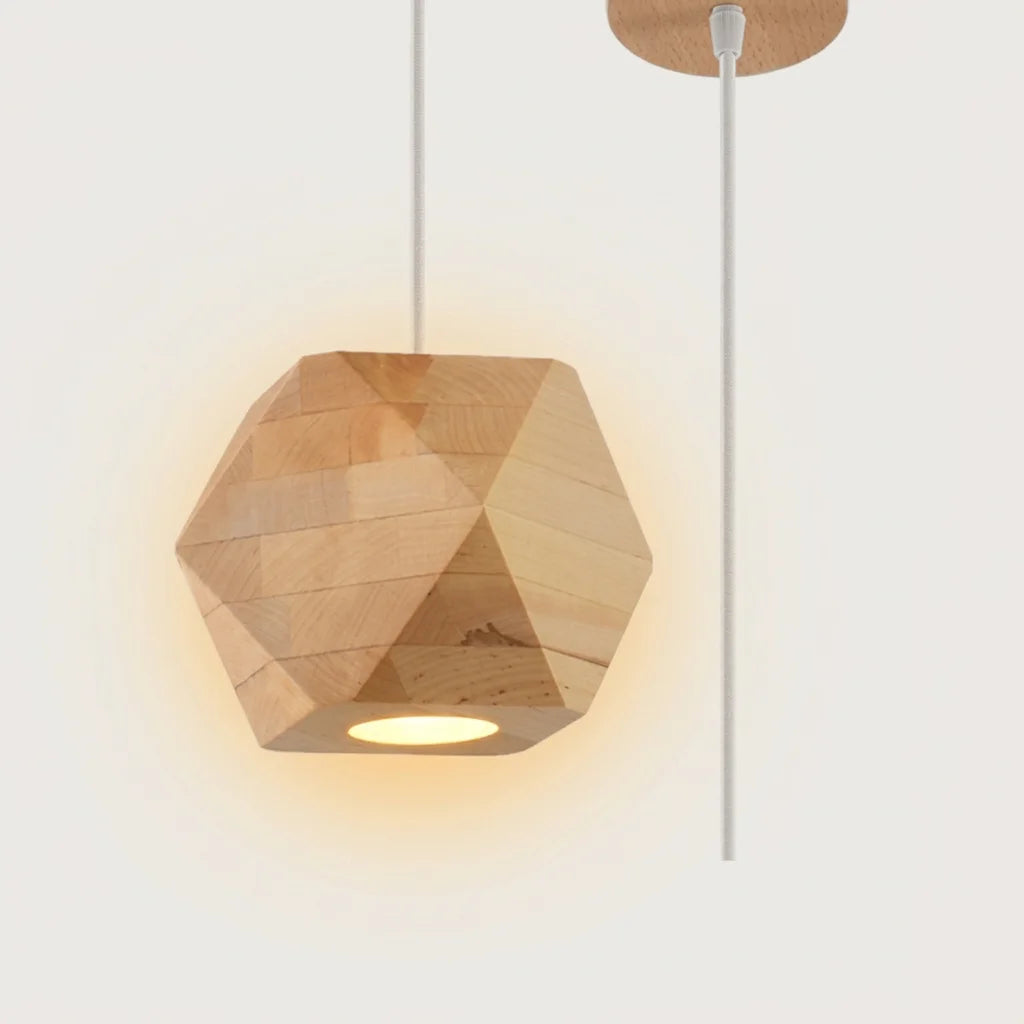 Suspension géométrique en bois naturel allumée