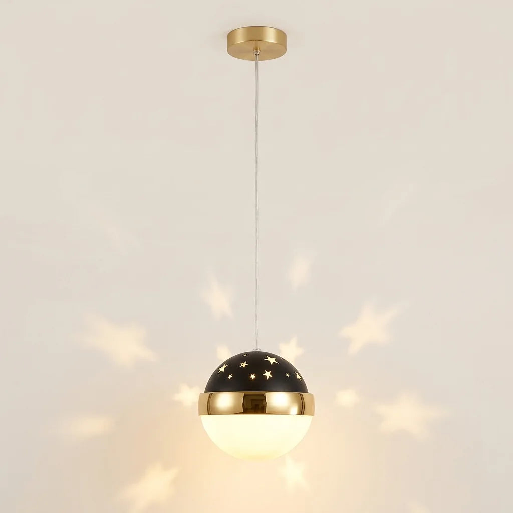 Suspension globe projetant des étoiles