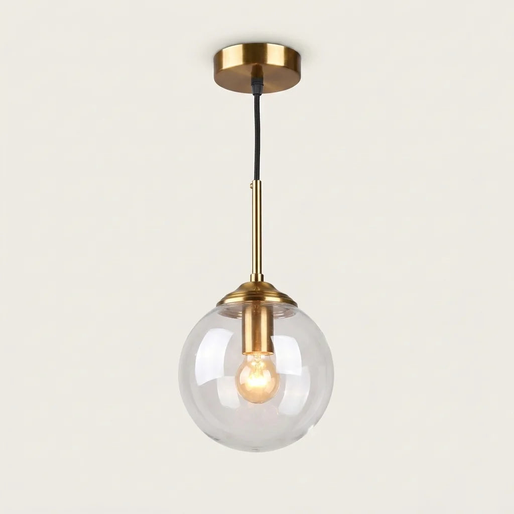 Suspension globe en verre transparent sous un col laiton, modèle A