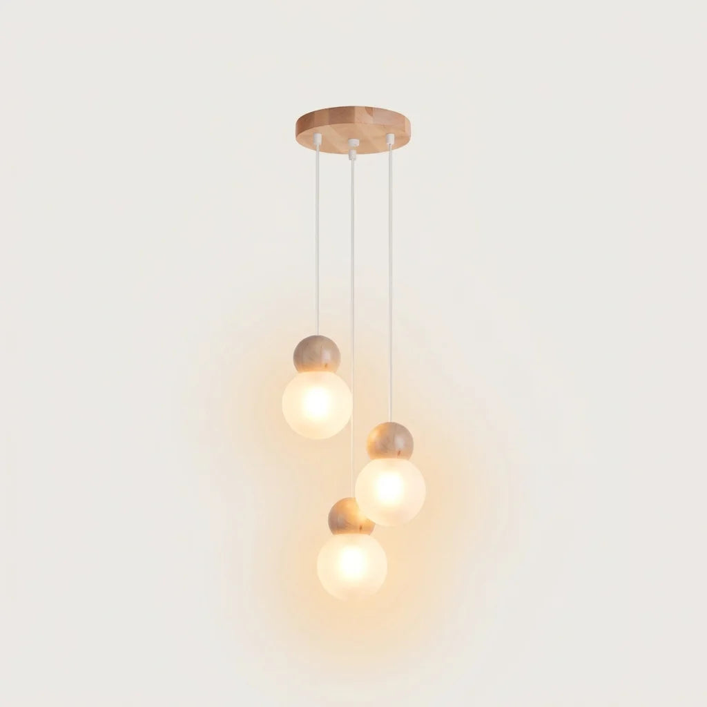 Suspension grappe 3 globes verre dépoli et bois naturel allumée