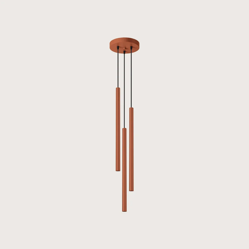 Suspension grappe tubes fins façon bougie, coloris ocre rouge (3 lumières – acier)