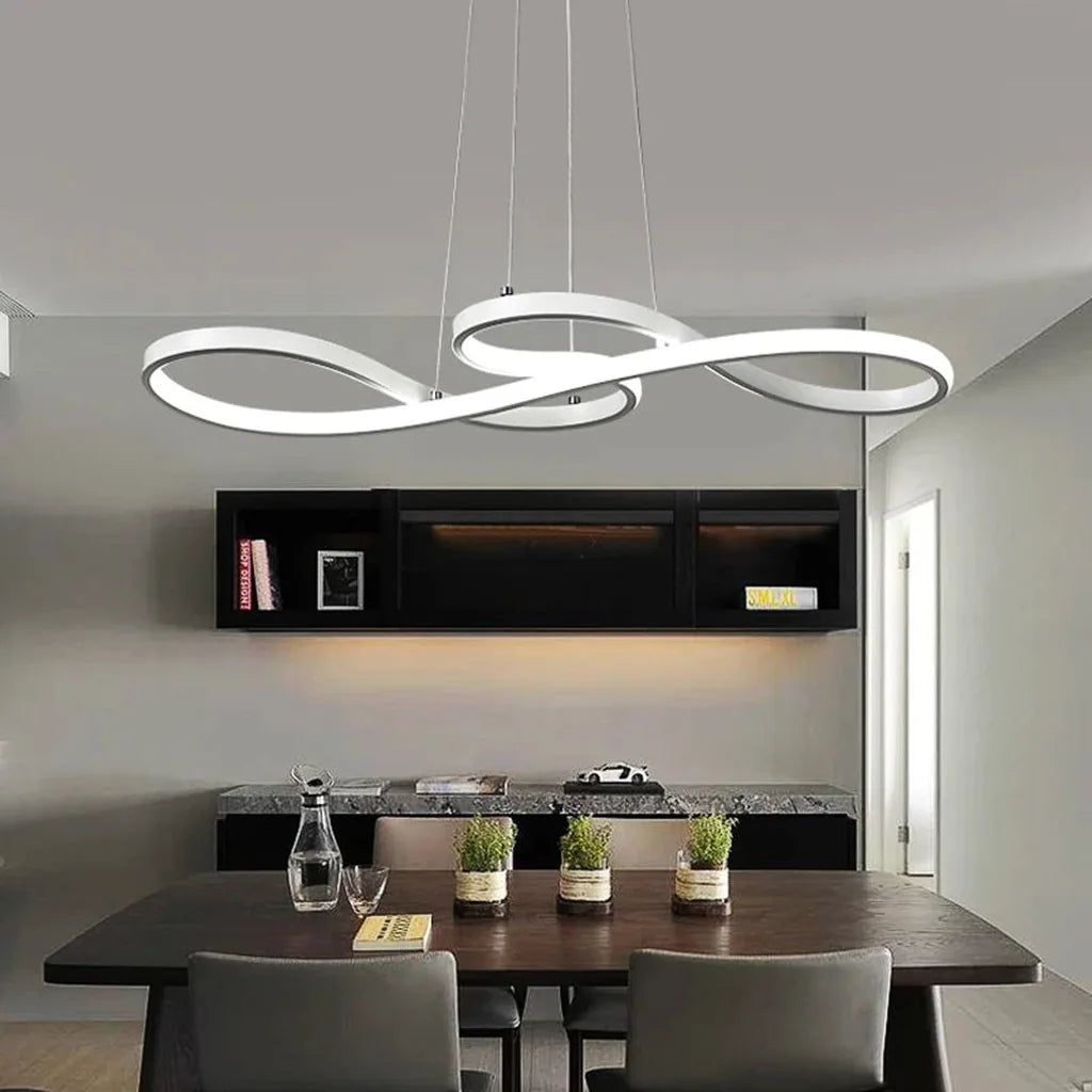 Suspension arabesque blanche dans une salle à manger moderne
