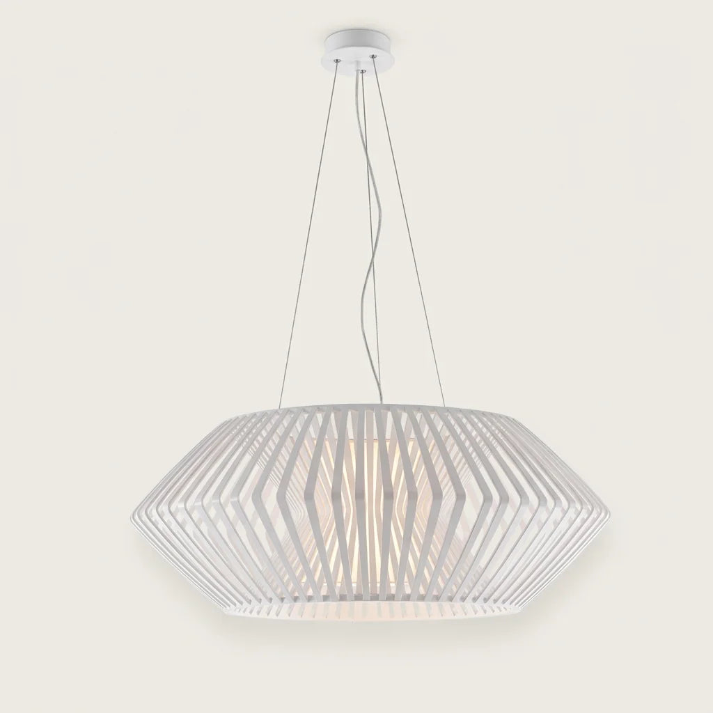 Suspension blanche à lamelles croisées, profil diamant
