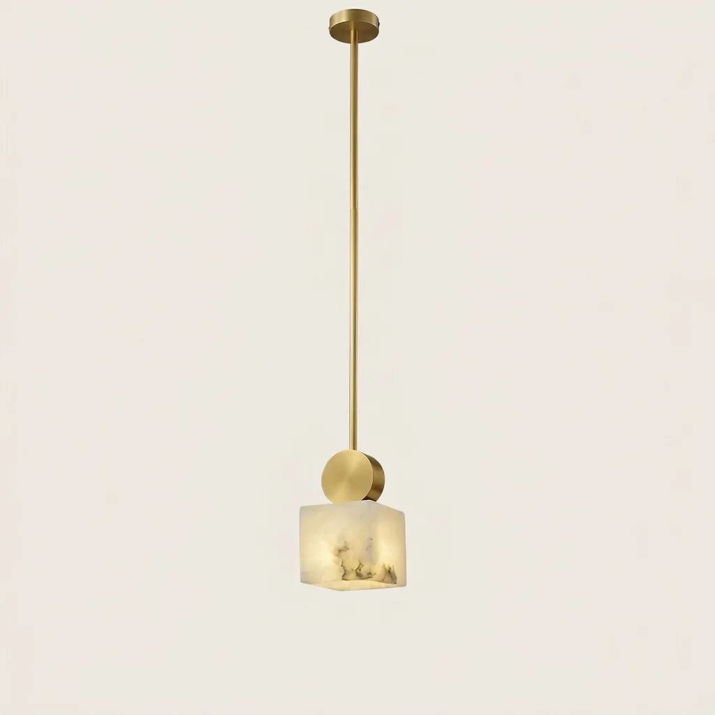 Suspension cube effet marbre sur longue tige en laiton