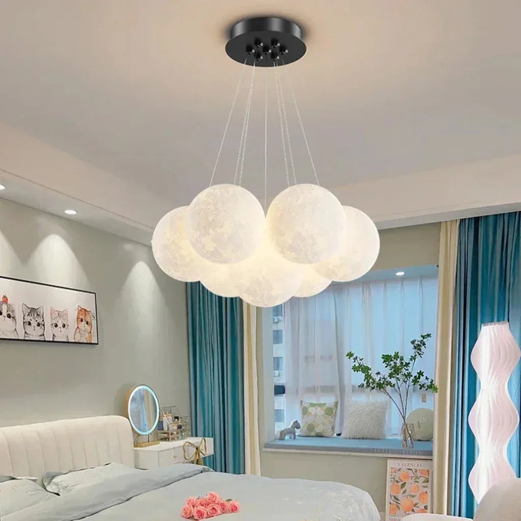 Suspension nuage de globes dans une chambre d’enfant
