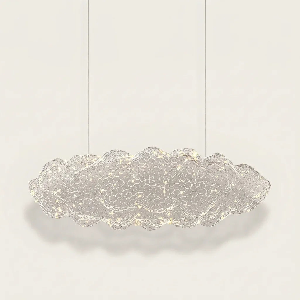 Suspension nuage LED en maille métallique blanche, allumée