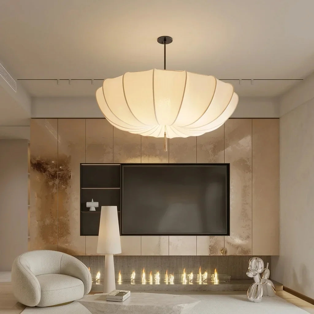 Suspension ombrelle dans un salon élégant avec cheminée