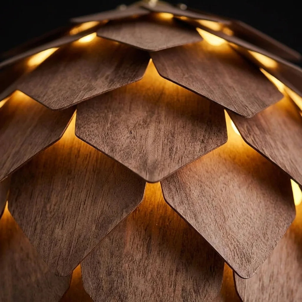 Écailles de bois et lumière chaude filtrée en gros plan