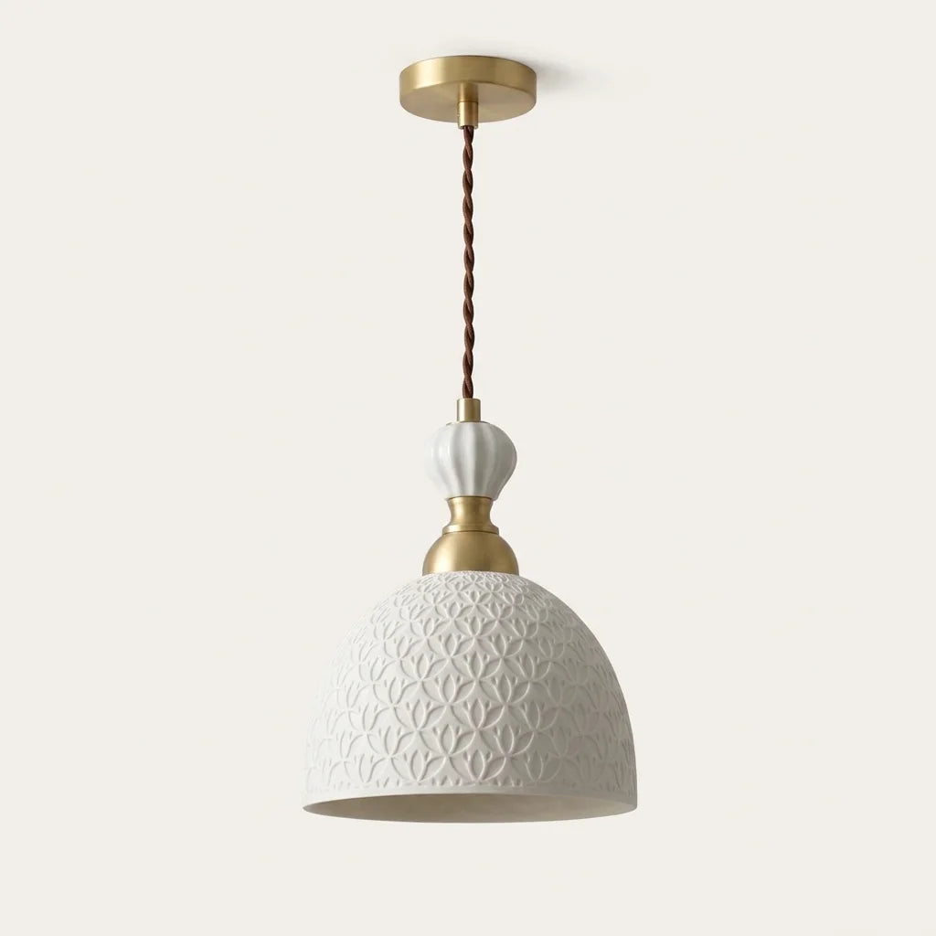 Suspension dôme en porcelaine blanche et col en laiton
