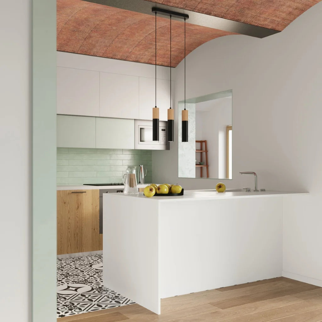 Suspension tube acier et bois dans une cuisine