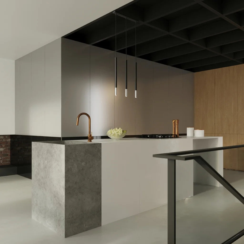 Suspension tube fin noir et métal dans une cuisine
