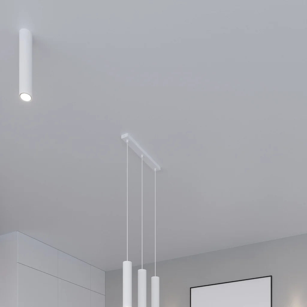 Suspension tube spot en acier dans une cuisine