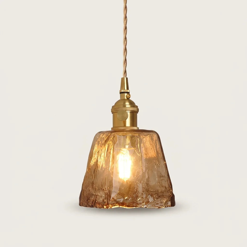 Suspension en verre martelé ambré en cloche et douille laiton, modèle A