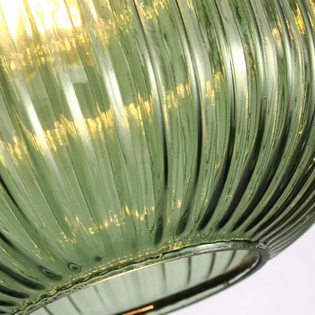 Texture du verre strié vert vue de près