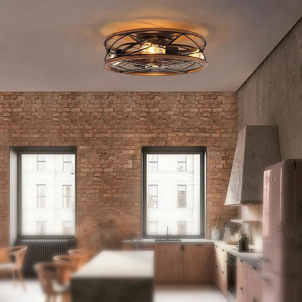 Ventilateur cage farmhouse dans un loft aux murs de briques
